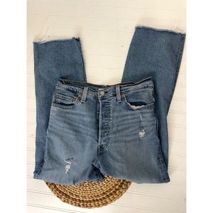 Levis ribcage straight ankle distressed Fray Hem 28